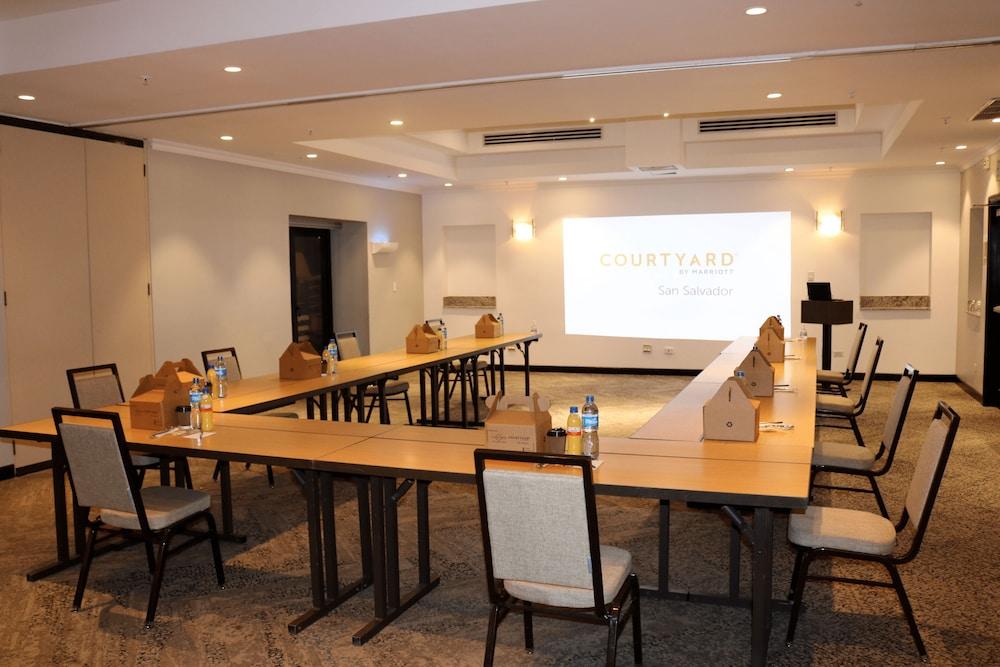 Courtyard By Marriott Hotel 4*