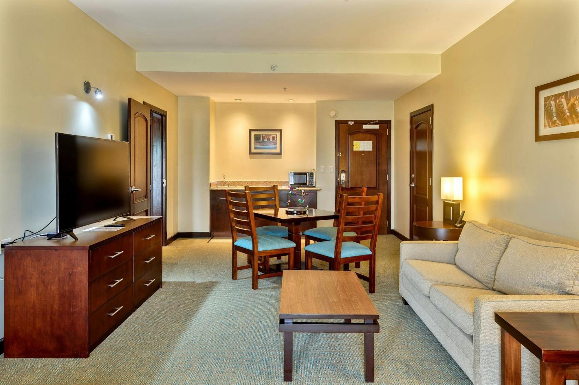 Courtyard By Marriott San Salvador