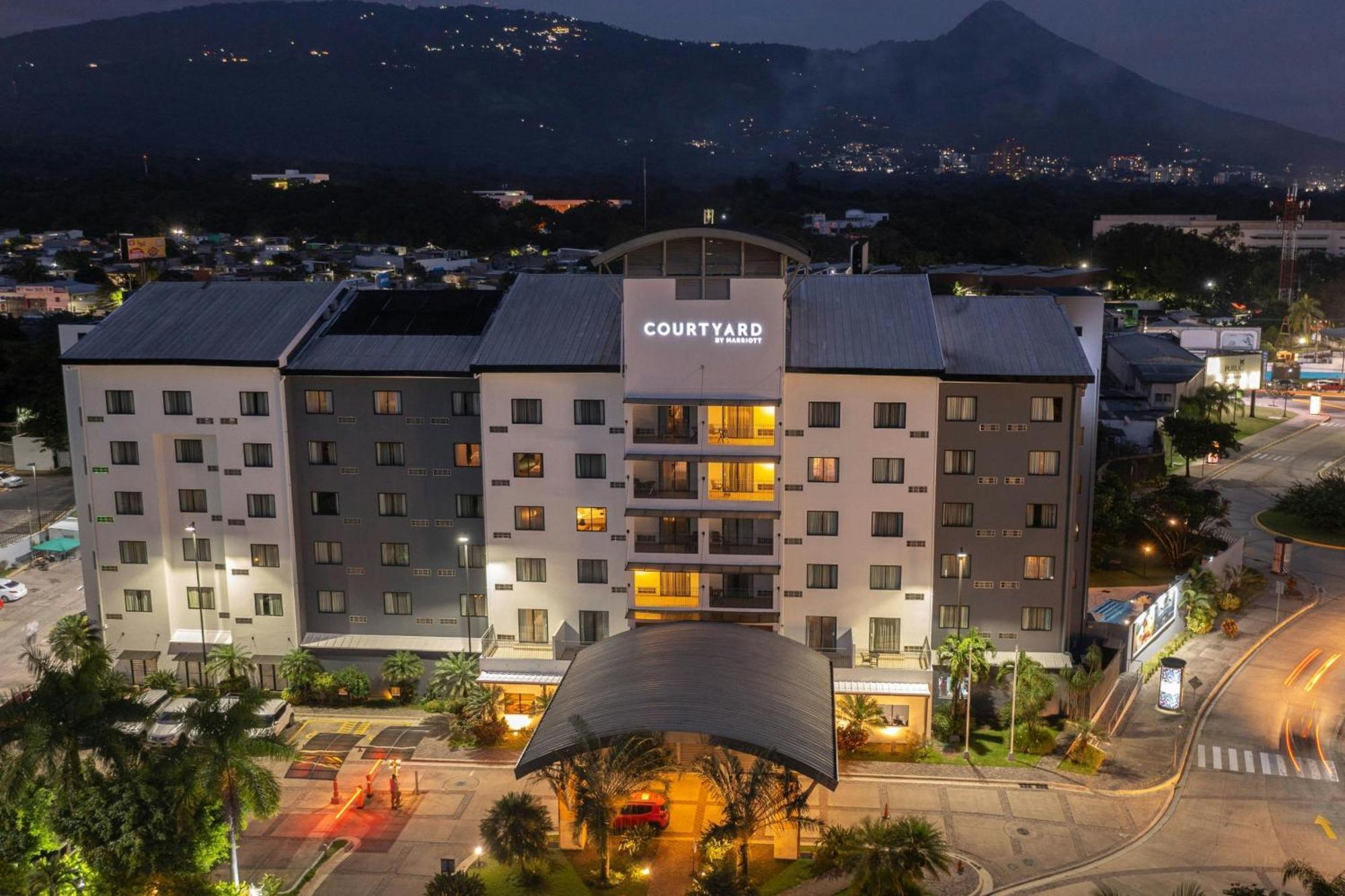Courtyard By Marriott Hotel 4*