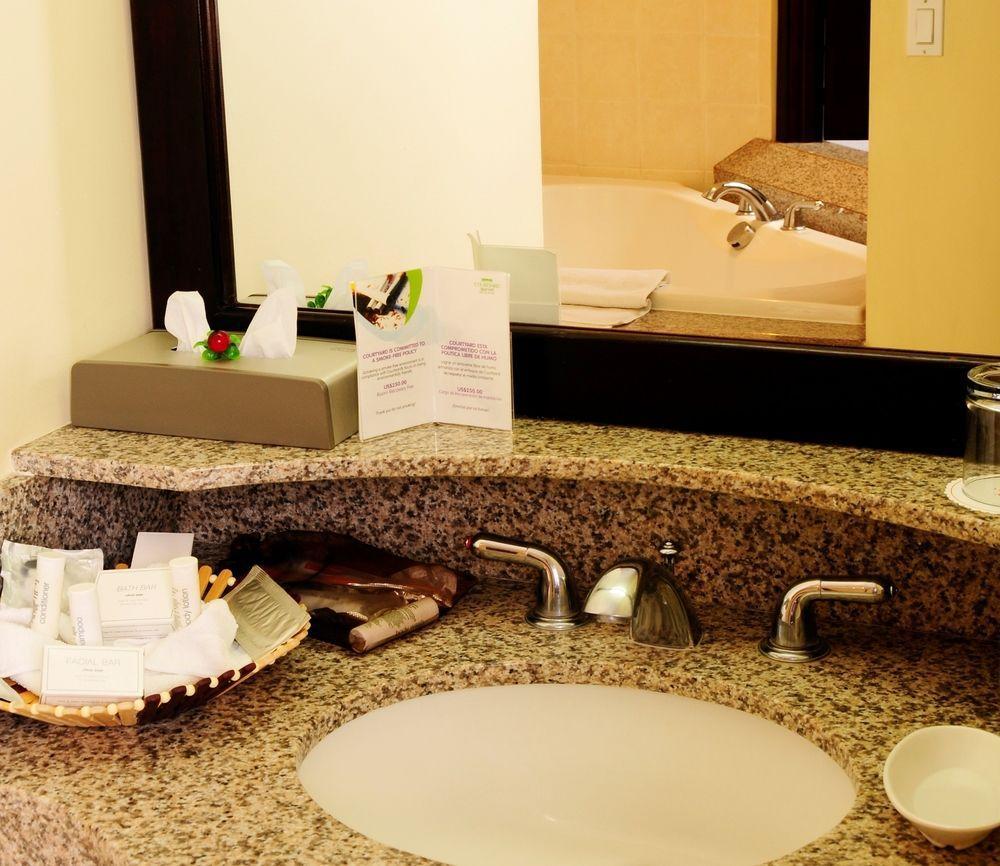 Courtyard By Marriott San Salvador